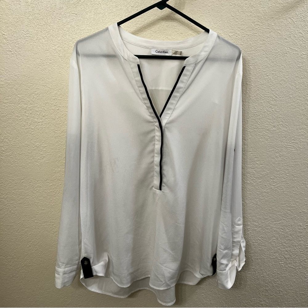 Calvin Klein V-Neck Wind Breaker (Size XL)